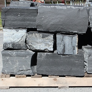 Rundle Stone 6 Inch to 10 Inch High Ledgestone in Black Cut Drystack
